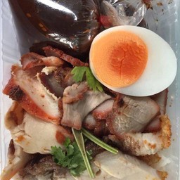 ข้าวหมูแดงหมูกรอบ
