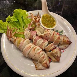 หมึกไข่ย่างน้ำจิ้มซีฟู๊ด( 3-4ตัว)