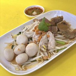 หมูลวกจิ้ม พร้อมน้ำจิ้มสูตรแซ่บๆ