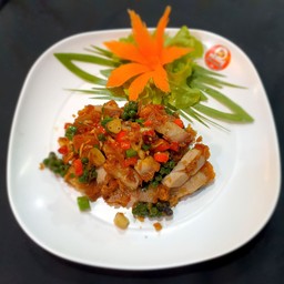 หมูกรอบผัดพริกเกลือ