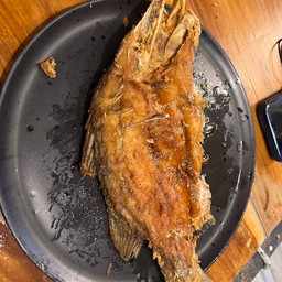 ปลาแห้งแข็ง เนื้อไม่สด ไม่อร่อยเลย  ส่วนกุ้งแม่น้ำไม่สด เนื้อยุ่ย