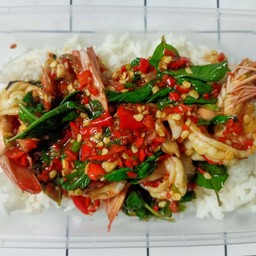 ข้าวกะเพรากุ้ง