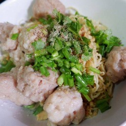 (พิเศษ) บะหมี่แห้ง ไก่ ,หมูเด้ง