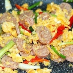 แหนมผัดไข่