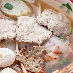 ข้าว,ก๋วยเตี๋ยวหมู ร้าน โอบเอื้อ