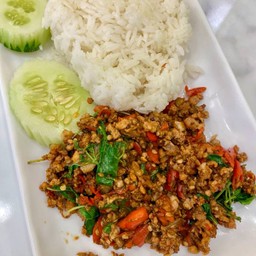กะเพราหมูสับ ราดข้าว