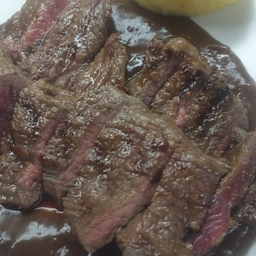 สเต็กเนื้อวากิว ซอสเดมิเกลซ ฝรั่งเศส