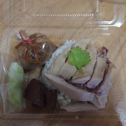 ข้าวมันไก่ อาม่าอากง