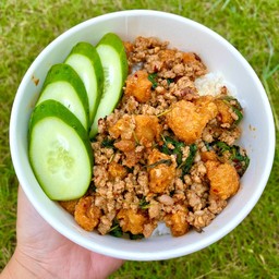 กะเพราพริกแห้งหมูสับกากหมู+ข้าวหอมมะลิ