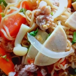 ยำมาม่าหมูยอ