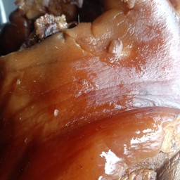 ขาหมูเนื้อหนัง(กับข้าว)