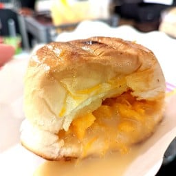 ปังปิ้งใส้ทะลักฝอยทองนมข้น