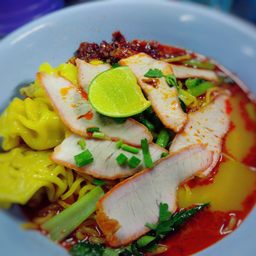บะหมี่เกี๊ยวหมูแดงต้มยำ