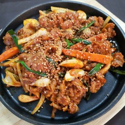 Korean Spicy Stir Fried Pork (หมูผัดเกาหลี)