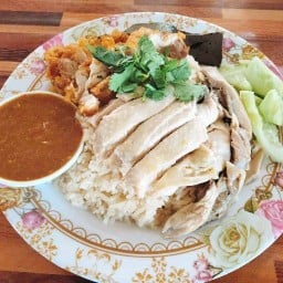 ข้าวมันไก่ตลาดย่าโม ตลาดย่าโม