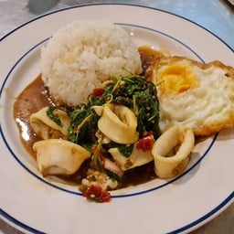 ข้าวกระเพราปลาหมึก