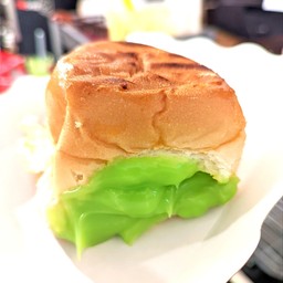 ปังปิ้งไส้ทะลักสังขยาใบเตย