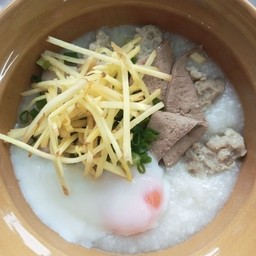 โจ๊กหมู กระเพาะ+ไส้+ตับ+ไข่ลวก