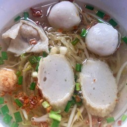 ใบเตย ก๋วยเตี๋ยวลูกชิ้นปลา