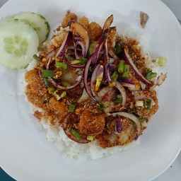 ข้าวยำหมูกรอบ