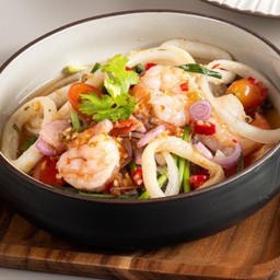 ยำรวมมิตรซีฟู้ด กุ้ง หมึก