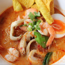 บะหมี่ต้มยำทะล ไข่