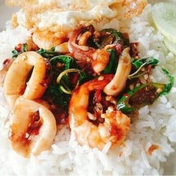 ครัวตาไข่ ลาบก้อย ข้าวกระเพรา