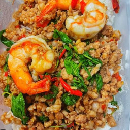 กะเพราหมูสับ+กุ้งราดข้าว