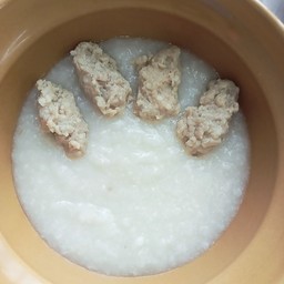 โจ๊กเด็กหมูล้วน