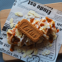 บิสคอฟ คาราเมล อัลมอนด์ ครอฟเฟิล