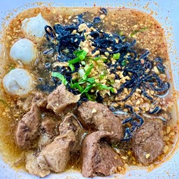 บะหมี่ชาร์โคลหมูตุ๋นต้มยำ