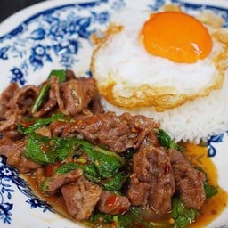 กะเพราเนื้อน่องลายราดข้าว