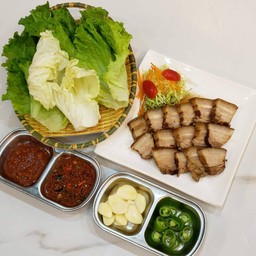 Bossam - Broiled Pork With Vegetables (หมูต้มห่อผัก)