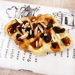 ลูกเกด+อัลมอนด์ซีก+น้ำผึ้งเกสรลำไย