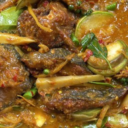 ผัดเผ็ดปลาดุกทอดกรอบ