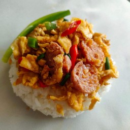 ข้าวแหนมผัดไข่ ห่อกระดาษ