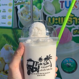 TUK TUK ไอติมกะทิสดเนื้อมะพร้าว หนองคาย