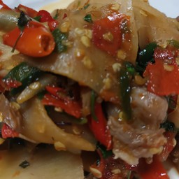 กะเพราะเนื้อหน่อไม้เปรี้ยว