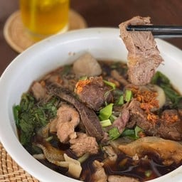 ครัวน้องธันวา ก๋วยเตี๋ยวเนื้อเปื่อย &อาหารตามสั่ง