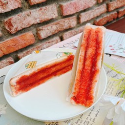 แซนวิชแยมสตรอว์เบอร์รึ่