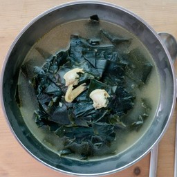 Korean Seaweed Soup (ซุปสาหร่าย)