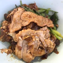 ผัดซีอิ๊วเส้นใหญ่