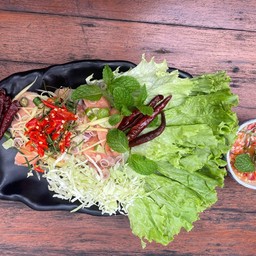 ยำปลาแซลมอน