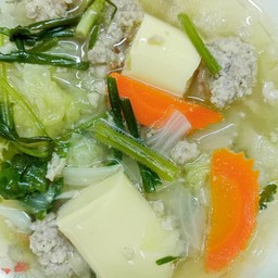 แกงจืดเต้าหู้หมูสับผักกาดขาว