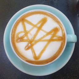 ไวท์ ช็อก มัคคิอาโต ร้อน