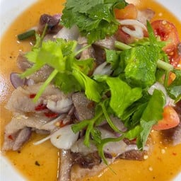 ยำยำคอหมูคลื่นไข่