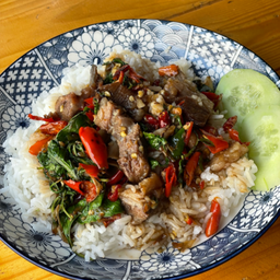 กะเพรา เนื้อตุ๋น ราดข้าว