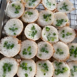 ขนมครกโบราณ ยายหมวย (ต้นโพธิ์) หนองแก