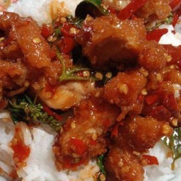 ข้าวกระเพราไก่กรอบ พิเศษ(ทอดใหม่ๆช้านิดหนึ่งนะคะ