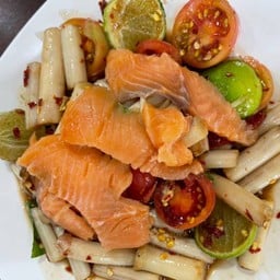 ตำไหลบัวปลาแซลมอน